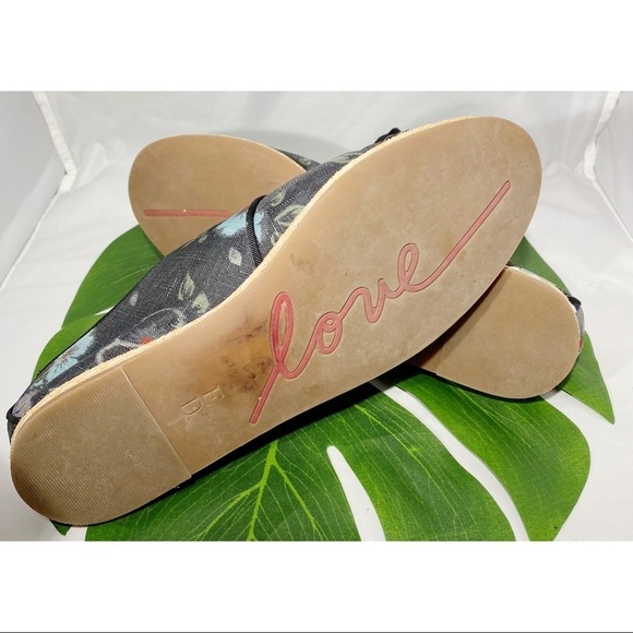 ELLEN DEGENERES FLOWER FLAT ESPADRILLE SNEAKER - Picture 7 of 8